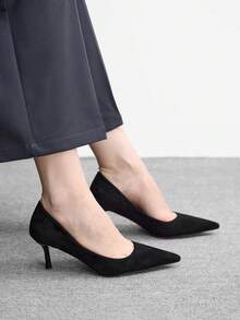 CUCCOO BIZCHIC 黑色绒面尖头细高跟鞋，简约优雅的办公通勤风格，适合职业女性日常通勤、商务会议，以及成熟女性的约会和小型聚会。 - 黑色 - 查看 4