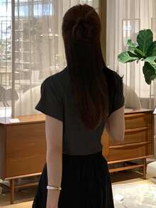 DAZY 女士褶皱高领短袖T恤，修身设计，休闲时尚上衣 - 黑色 - 查看 6