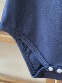 SHEIN Playful Pals 男婴幼儿新生儿0-3岁春夏休闲日常穿着及外出趣味3D标语“妈妈的宝贝”针织天蓝色短袖连体衣，纯棉材质 - 藍色 - 查看 6