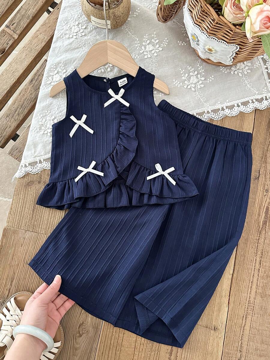 SHEIN Bộ áo thun cho bé gái, bộ đồ bé gái màu xanh hải quân được làm từ chất liệu vải kẻ sọc dọc cao cấp mềm mại, gồm quần ống rộng và áo không tay, bộ áo vest không đối xứng. - Màu xanh lam - Xem 1