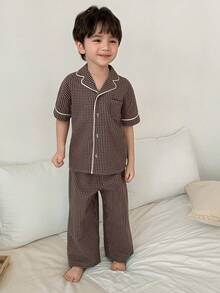 DAZY Conjunto de pijama de niño con camisa de manga corta de solapa única a cuadros y pantalones anchos - Marrón - Ver 6