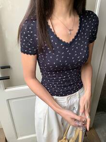 DAZY 女士夏季新款撞色蕾丝V领碎花修身短袖T恤 - 藍色 - 查看 7
