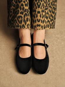 Rosivie Women's Casual Versatile Commute Simple Buckle Flats - Black - View 5