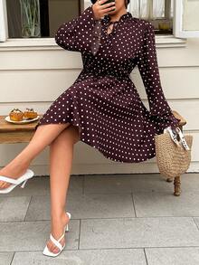 Calvaya Vestido de línea A con cinturón, puños con volantes y lazo, de manga larga con estampado de lunares, para mujer de talla grande. Elegante y romántico, ideal para citas, vacaciones, playa, negocios, té de la tarde, viajes, verano y primavera casual. - Marrón - Ver 4