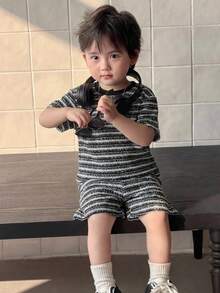 DAZY Bộ 2 món kiểu Hàn Quốc cho bé trai, áo thun ngắn tay kẻ sọc và quần short. - màu đen - Xem 1