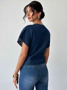 Firerie Áo sơ mi denim nữ màu trơn tay cánh dơi cài cúc phía trước, thời trang mùa hè, áo đi nghỉ mát, áo mùa xuân cho nữ, áo dự tiệc mùa xuân cho nữ, áo dự tiệc thanh lịch, áo dự đám cưới cho nữ, áo đi nghỉ mát, áo đi biển cho nữ, áo sơ mi thường ngày cho nữ, áo sơ mi xanh dương, áo denim nữ sành điệu cổ chữ V tay cánh bướm với vạt áo bất đối xứng và chi tiết cúc vàng, áo sơ mi denim thường ngày thanh lịch. - Rửa tối - Xem 2