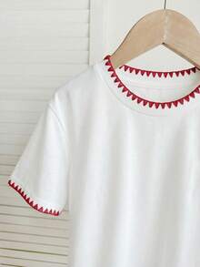 SHEIN Áo thun trắng dễ thương cho bé gái tuổi teen với nơ 3D, kiểu dáng thoải mái và đa năng, phù hợp cho mọi dịp. - Đỏ và trắng - Xem 4