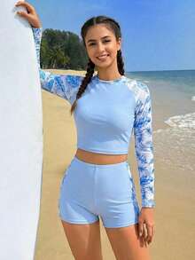 SHEIN Conjunto de traje de baño con top de manga raglán y estampado de plantas tropicales y shorts para adolescentes - Celeste - Ver 4