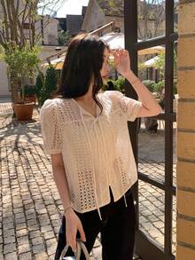 DAZY Áo sơ mi nữ tay cánh hoa, thắt nơ phía trước, thêu rỗng, cài khuy đơn. - trắng - Xem 8