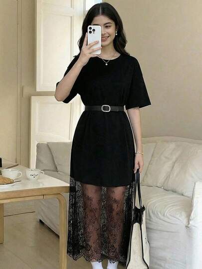 SHEIN 少女休闲圆领纯色短袖宽松T恤搭配蕾丝连衣裙，时尚百搭，适合外出和通勤。