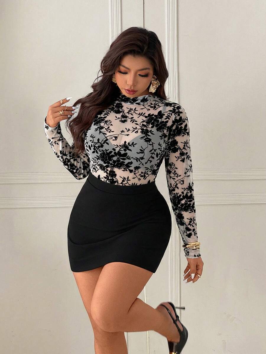 SHEIN Clasi CURVE 大码优雅女士植绒蕾丝拼接修身迷你连衣裙 - 白色 - 查看 1