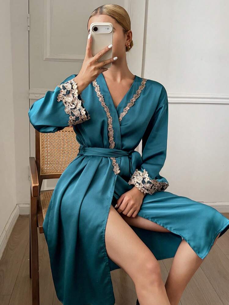 Charming Contrast Color Trim Satin Splice Robe For Women