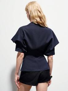 Aveloria Modichic 时尚通勤风现代高端建筑感廓形宽肩深V领收腰金属扣装饰短款西装外套 - 藏蓝色 - 查看 7