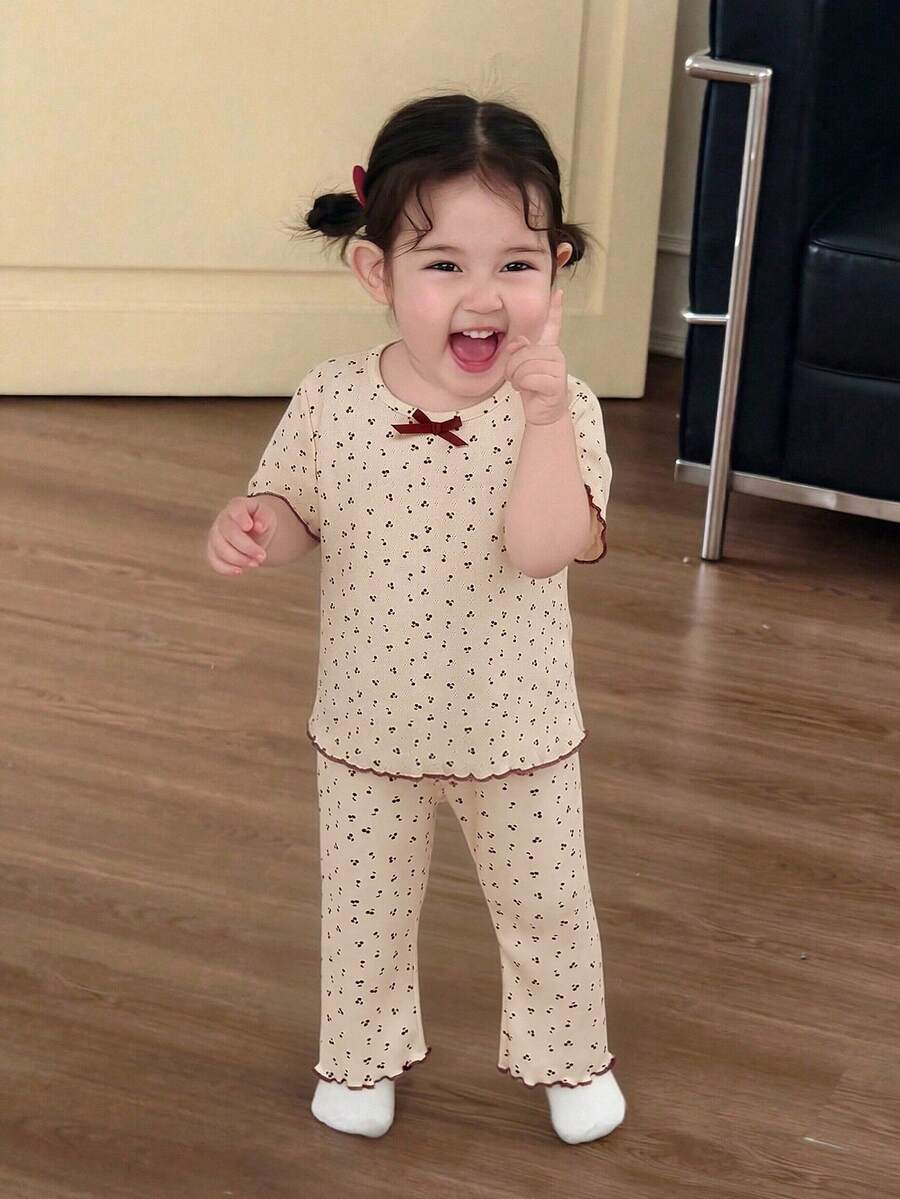DAZY 2pcs Baby Girls' Round Neck All-Over Print Korean Style Bow Long Sleeve Top And Pants Pajama Set - Apricot - View 1