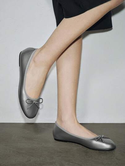 适合春夏秋季的棕色休闲芭蕾平底鞋，新款软底轻便低跟蝴蝶结鞋，百搭工作办公乐福鞋