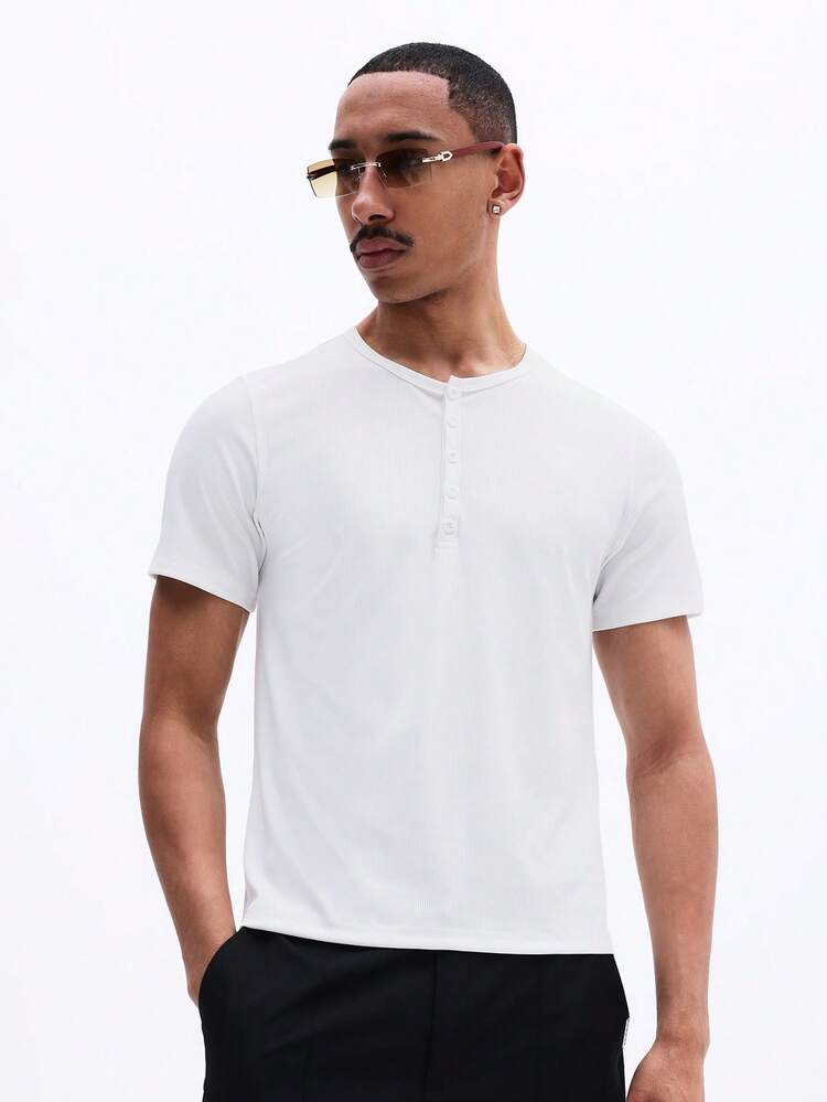 Henley côtelé avec patte de boutonnage