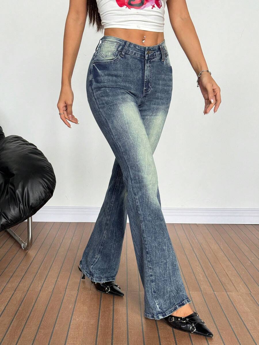 SHEIN PETITE 女士休闲百搭喇叭牛仔裤，带口袋 - 深色水洗藍 - 查看 1