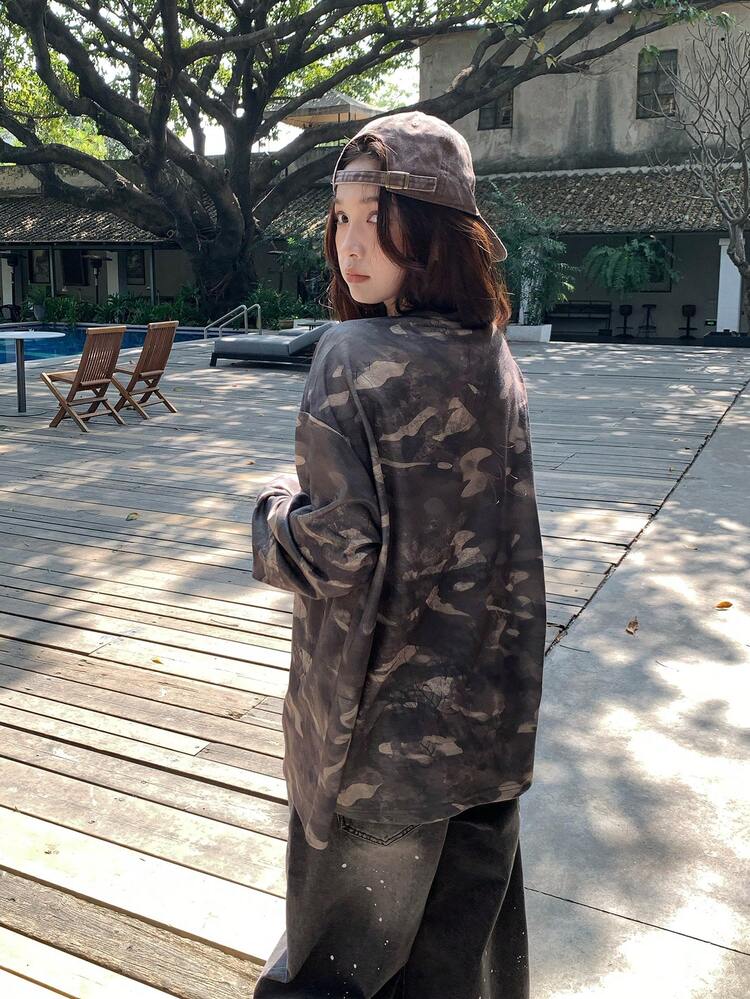 Women's Casual Loose Fit Camo Print Round Neck Drop Shoulder Long Sleeve T-Shirt Oversized