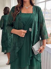 Ellevyn 大码女式镂空前开衫和腰部水钻装饰褶皱肩带连衣裙优雅套装 - 墨綠色 - 查看 15