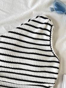 SHEIN 少女休闲不对称纹理条纹露脐不对称下摆背心和短裤两件套 - 黑與白 - 查看 4