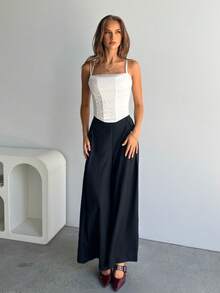 Aloruh 这款女士优雅雪纺混纺连衣裙采用白色立体面料，搭配精美褶皱胸罩、罩杯式上衣和紧身贴身连衣裙，胸部采用褶皱设计，肩带系有蝴蝶结。适合音乐会、乡村音乐会、夜总会和性感派对等场合。性感优雅的派对紧身连衣裙，搭配上衣。 - 白色 - 查看 8