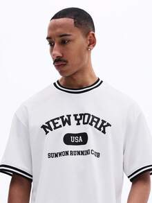 SUMWON Maglietta a girocollo a maniche corte stile varsity da uomo con stampa "New York Running Club" e bordi a righe, design ispirato all'atletica - Bianco - Visualizzare 1