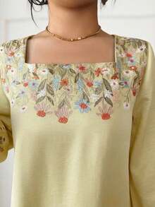 Yasmyna 女士花卉刺绣方领长袖优雅阿拉伯风格连衣裙 - 杏色 - 查看 3