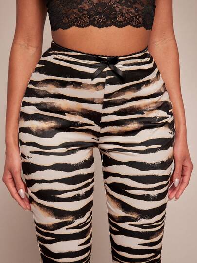 Radiana 性感休闲斑马纹打底裤，蝴蝶结蕾丝饰边，七分裤，紧身裤，休闲裤，沙滩裤，高弹针织面料，修身显瘦，适合休闲外出、都市生活、海岛度假、海滩、假日、夜晚、约会、聚会、派对、夜店、鸡尾酒会、嘉年华、音乐节、演唱会、节日等场合。