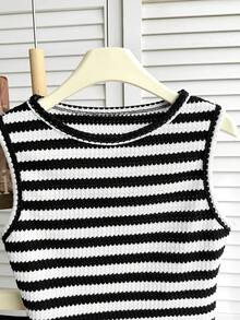 SHEIN Y2K休闲纹理条纹黑白撞色腰带短裤，两件套，适合年轻女孩，度假、海滩、夏季穿着。 - 黑與白 - 查看 4