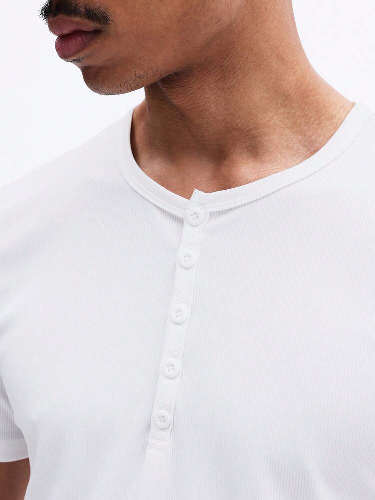 Henley côtelé avec patte de boutonnage