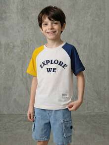 SHEIN Casuvi Kids Jungen-Einteiler im urbanen Freizeitstil, Rundhals-Kurzarm-Farbblockshirt in Apricot, bequem und vielseitig, geeignet für Frühling und Sommer. Das T-Shirt ist für verschiedene Anlässe wie urbane Outdoor-Aktivitäten, Lässig zuhause, Schule und Treffen geeignet. Jungen T-Shirts Jungen Casual Kinder Jungen Baseball-Shirt Kinder Jungen Sommer T-Shirt Jungen Preppy Tops Kindersüße Tops - Gelb - Übersicht 4