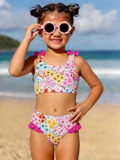 SHEIN Young Girls Ditsy Floral Bikini Sets, Modest & Casual, Colorful Knitted Digital Print Top With Shoulder Straps & Contrast Bow, Paired With Triangle Bottoms With Ruffle Trim, Fashionable & Elegant, Suitable For Swimming, Summer Vacation, Beach, Pool Party