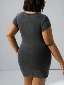 CurvyTilda Plus Size Solid Color Minimalist Casual Short Sleeve Dress, For Hourglass Body Shape, For Summer - Black - View 2