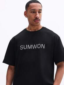 SUMWON 男士链条印花短袖圆领T恤 都市街头风 常规版型 夏季休闲图案上衣 - 黑色 - 查看 1