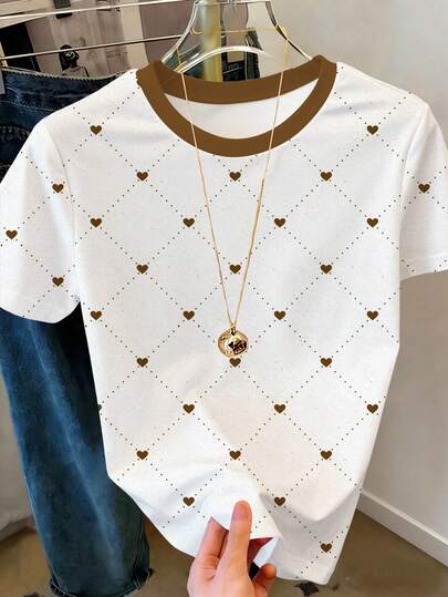 Camiseta de manga corta de cuello redondo ajustada de cintura alta para adolescentes, estilo retro universitario con estampado de cuadros en forma de corazón en color caqui, estilo vintage dulce de pato, adecuada para el verano casual, el campus, los deportes, el picnic al aire libre, la fotografía callejera y el hogar