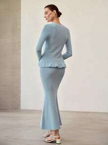 MOTF PREMIUM 荷叶边下摆纽扣上衣和斜裁半裙两件套针织套装，春夏款 - 藍色 - 查看 3