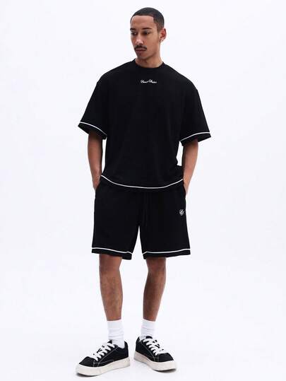 SUMWON Conjunto de camiseta de cuello redondo negra clásica y pantalones cortos a juego con detalles de ribete blanco en contraste, conjunto de ropa de estar en casa casual para el verano