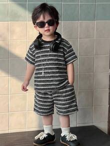 DAZY Bộ 2 món kiểu Hàn Quốc cho bé trai, áo thun ngắn tay kẻ sọc và quần short. - màu đen - Xem 5