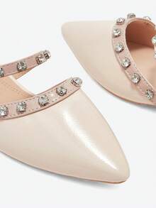 2025年秋季女式铆钉平底凉鞋，粗跟，封闭式一脚蹬穆勒鞋，新款时尚设计，可搭配连衣裙，尖头低跟水晶软皮鞋 - 米色 - 查看 5