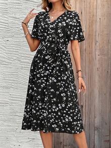 SHEIN LUNE 女士休闲碎花短袖中长连衣裙 雏菊连衣裙 女士中长连衣裙 黑色碎花连衣裙 黑色夏季连衣裙 女士休闲中长连衣裙 - 黑色 - 查看 3