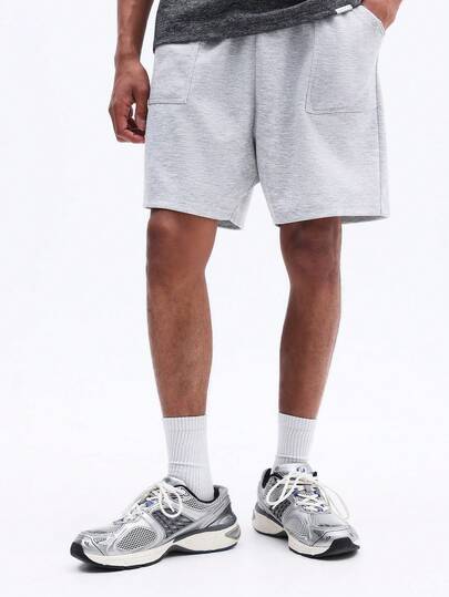 SUMWON Quần short nam dáng regular fit, có dây rút và túi bên hông, thoải mái khi mặc nhà, cạp chun co giãn, là món đồ thiết yếu cho mùa hè.