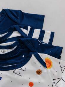 SHEIN Playful Pals Bộ 16 món/Bộ đồ liền thân tay ngắn in họa tiết sọc và không gian dễ thương cho bé trai sơ sinh, quần, mũ, găng tay, trang phục xuân hè - Màu xanh hải quân - Xem 3