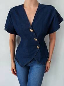 Firerie Áo sơ mi denim nữ màu trơn tay cánh dơi cài cúc phía trước, thời trang mùa hè, áo đi nghỉ mát, áo mùa xuân cho nữ, áo dự tiệc mùa xuân cho nữ, áo dự tiệc thanh lịch, áo dự đám cưới cho nữ, áo đi nghỉ mát, áo đi biển cho nữ, áo sơ mi thường ngày cho nữ, áo sơ mi xanh dương, áo denim nữ sành điệu cổ chữ V tay cánh bướm với vạt áo bất đối xứng và chi tiết cúc vàng, áo sơ mi denim thường ngày thanh lịch. - Rửa tối - Xem 5