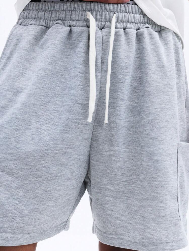 Szorty cargo ze ściągaczem i kieszeniami bocznymi