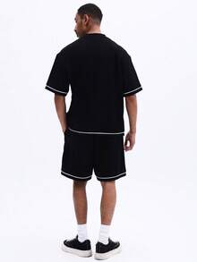 SUMWON Ensemble coordonné classique t-shirt col rond noir et short avec passepoil contrastant blanc. Tenue de détente décontractée pour l'été - Noir - Voir 2