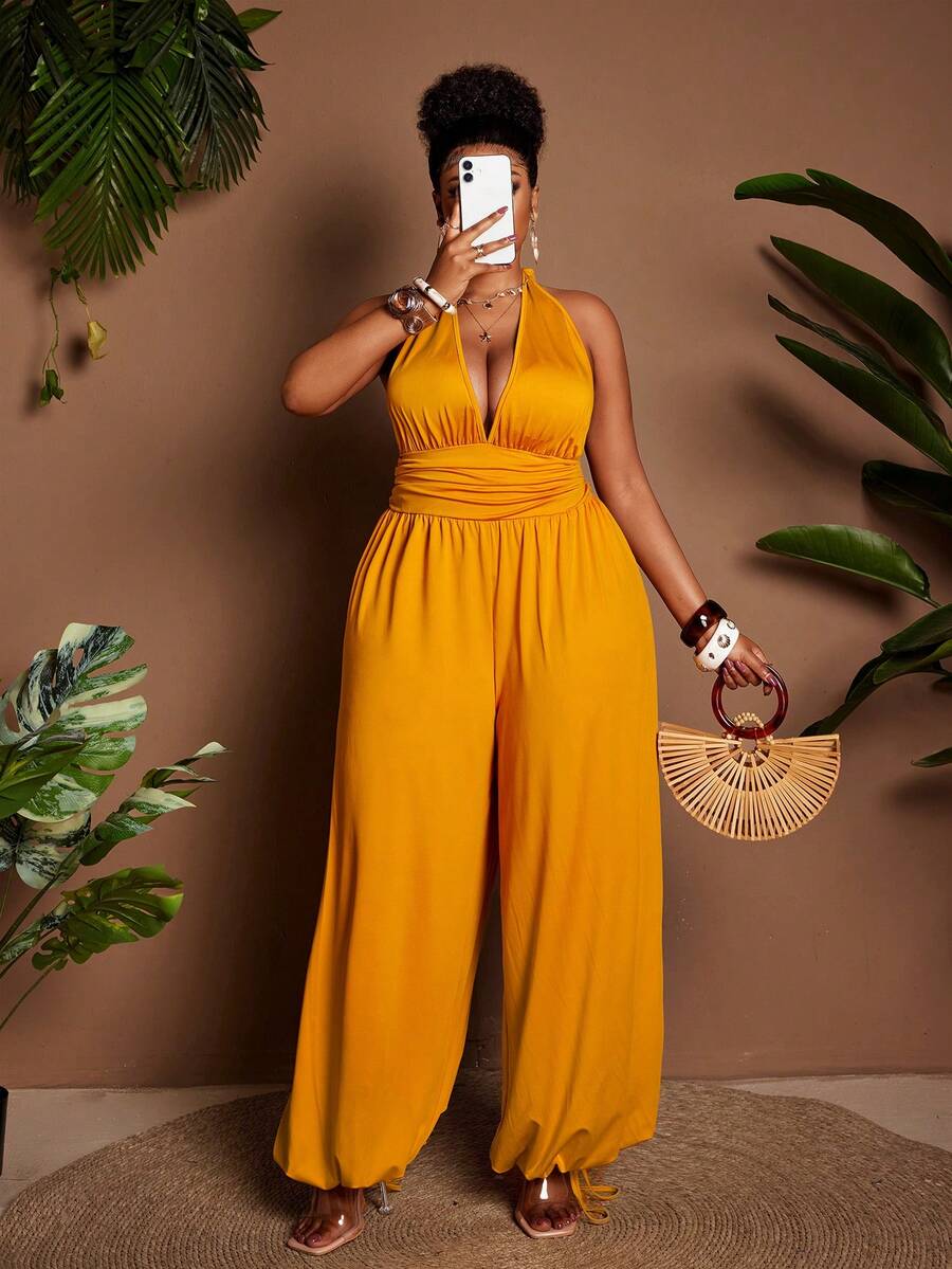 Maweii Mono de verano con cuello halter, cintura fruncida y amarres en los tobillos en color amarillo mostaza para mujer talla grande. Elegante para primavera, vacaciones y salidas de fiesta.