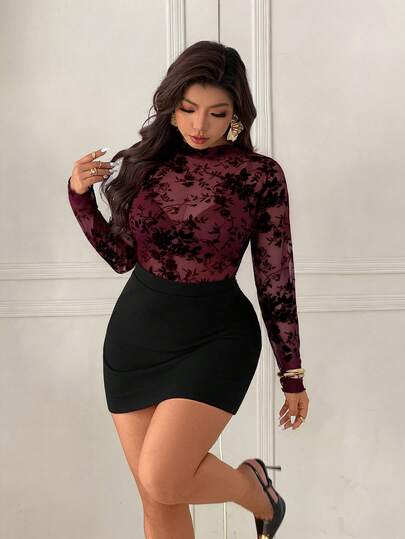 Femmeverse 大码优雅女士植绒蕾丝拼接修身迷你连衣裙