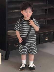 DAZY Bộ 2 món kiểu Hàn Quốc cho bé trai, áo thun ngắn tay kẻ sọc và quần short. - màu đen - Xem 4