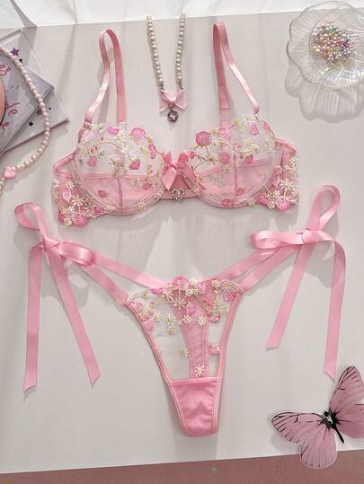 PetitDoll Conjunto de lencería para dama con sujetador de malla rosa bordado delgado con decoración de cristales en forma de corazón y pantie con moño de seda