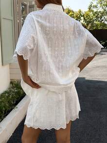 DAZY 女士夏季镂空波浪下摆短袖衬衫+休闲刺绣镂空短裤度假风休闲套装 - 白色 - 查看 3